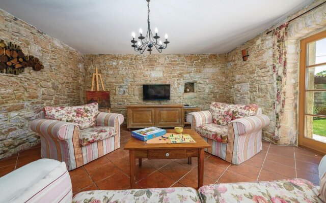 Beautiful Home in Svetvincenat With Wifi and 2 Bedrooms