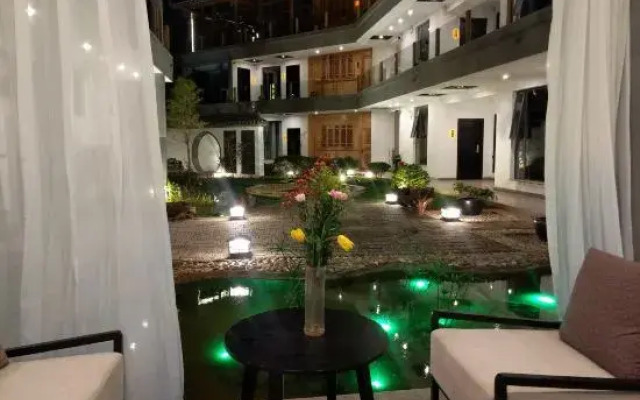 Lishe Huayuan Inn
