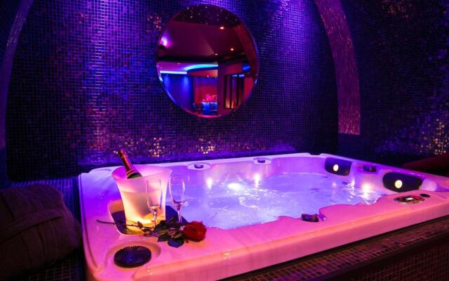L'Insolite Spa Privatif ''Suite Luxueuse-Jacuzzi"