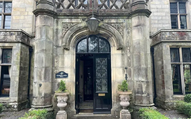 Kendal - Gothic Hall - Luxury Rooms or Apartment