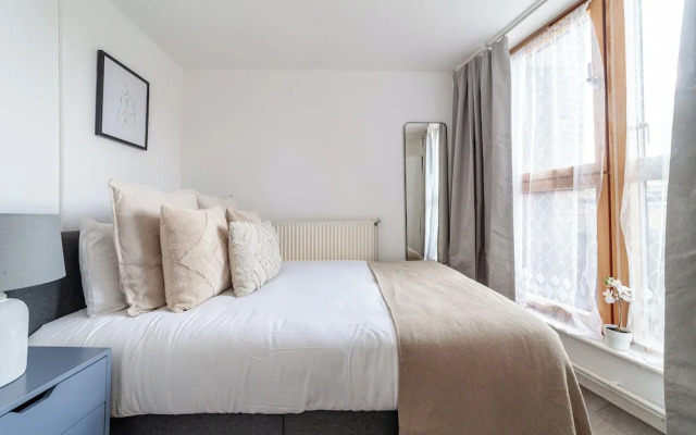 Spacious 4 bed flat in Chelsea