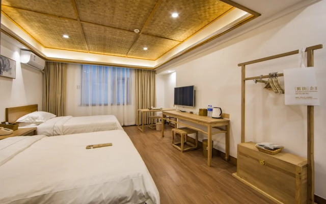 Wuyishan Old Street Hill Lodge