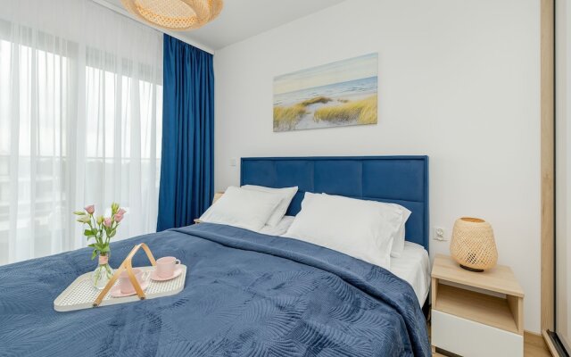 Blue Apartment With Sea View by Renters