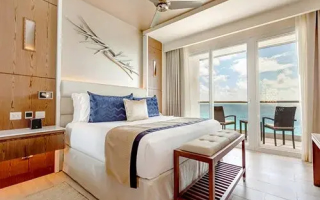 TravelSmart at Royalton CHIC Suites Cancun, Cancún, Mexico