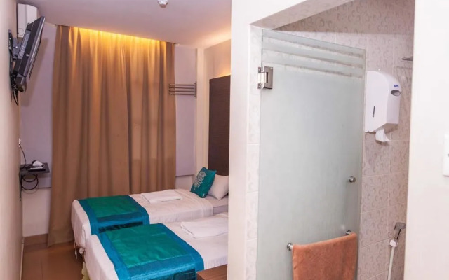 OYO 209 Yomi Hotel