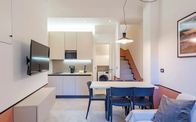 Bright 2BR flat moments from the beach