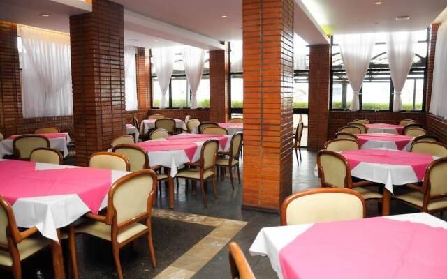 Hotel Verdes Mares