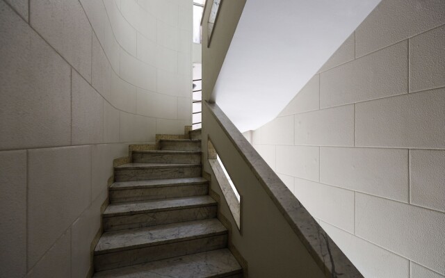 Suitelowcost Sforza