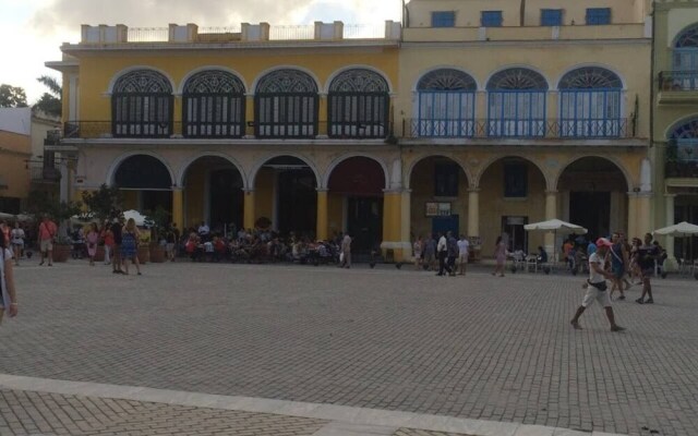 EL Portal - IN THE Heart OF OLD Havana