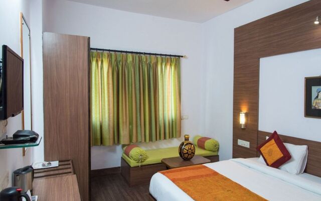OYO 10323 Hotel Gorbandh