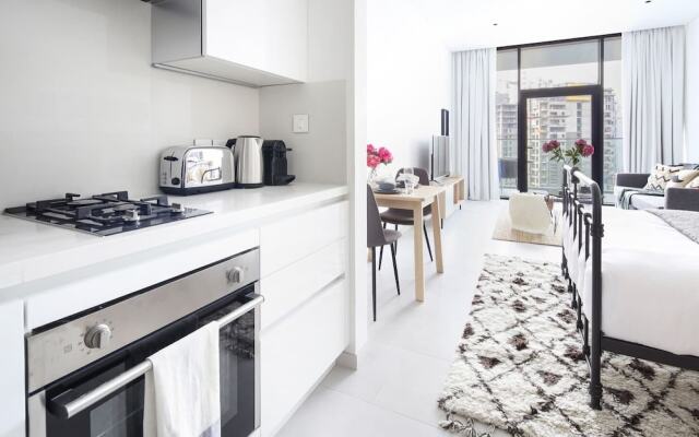 Stunning Studio w/ Burj Khalifa View!