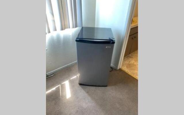 Large Hotel Style Suite (C00)