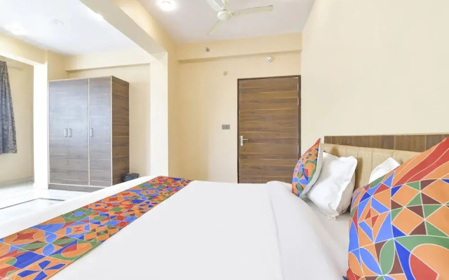 Fabhotel Pearl Square