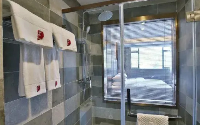 Tiantang Guzhai Holiday Hotel