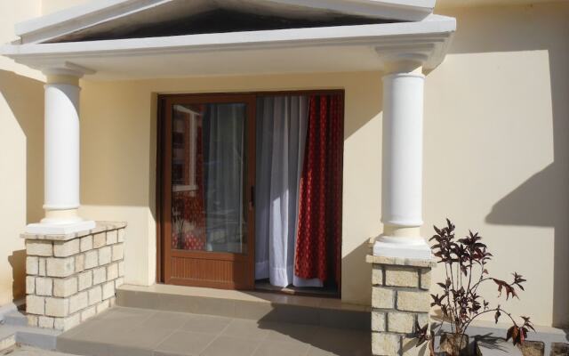 Saara Hotel