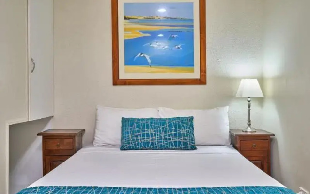 Comfort Inn - Suites Trinity Beach Club