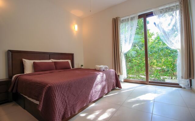 Condo with Infinity Pool View by Olahola