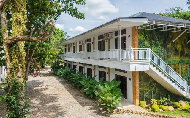 RedDoorz Premium @ The Heritage Bukit Lawang – Exterior – Gotong Royong