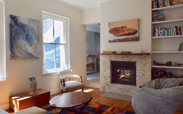 2 Bedroom Home With Private Garden