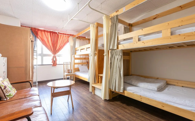 Almas Guest House - Hostel