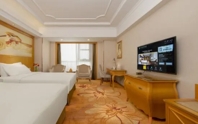 Vienna International Hotel (Zhengzhou FU Tower Metro Station)