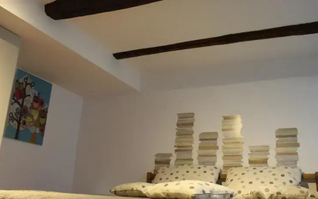 Renny Apartment