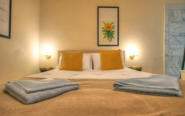 136 - Stylish & traditional 1 bedroom apartment