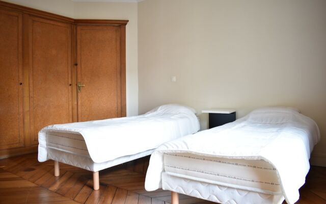 Spacious 2 Bedroom Apartment in Paris 2nd