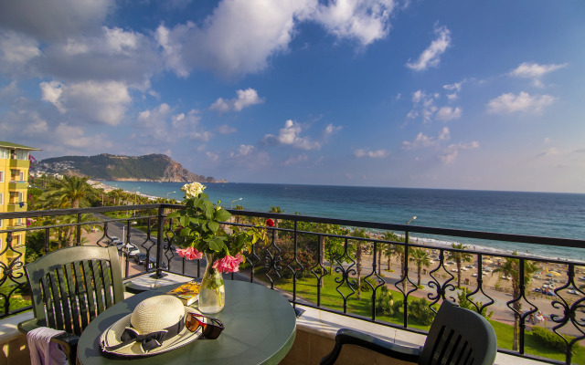 Kleopatra Royal Palm Hotel