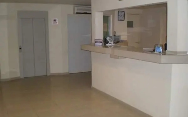Hotel 402
