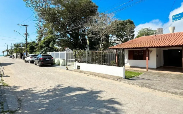 Casa Aconchegante a 100 metros da praia