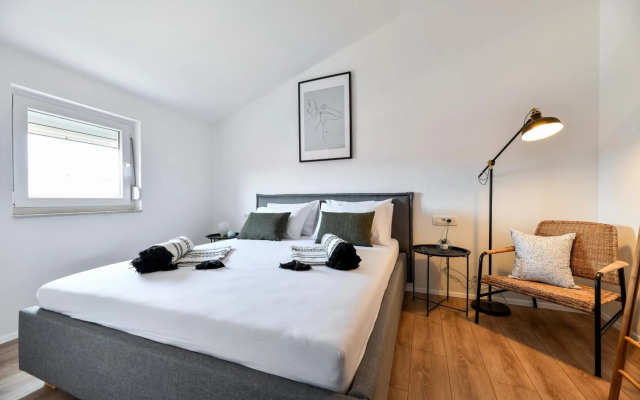 Modern holiday apartment "Libra" with swimming pool