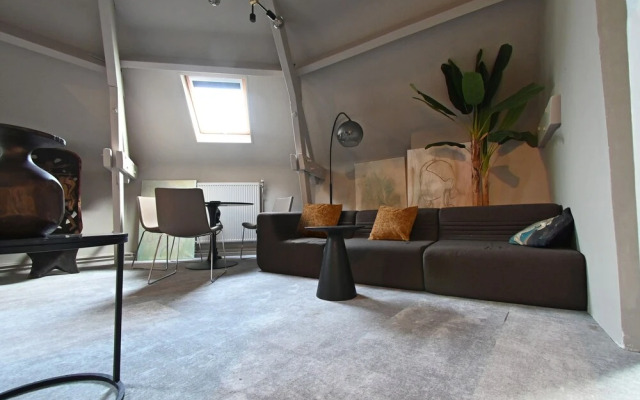 Cheap, Affordable Luxury in Antwerp Cc-4