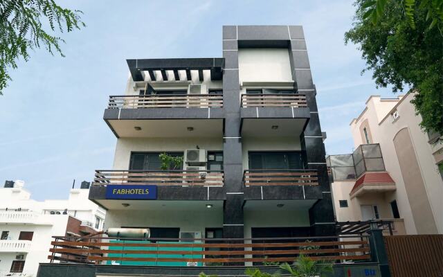 FabHotel Signature Cyber Park