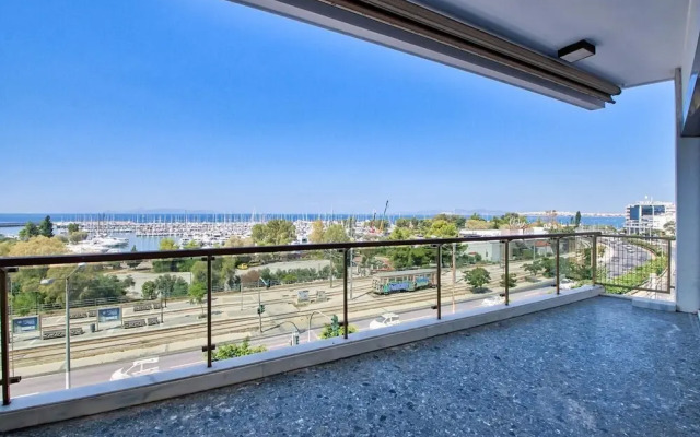 Spacious 3 bedroom apartment in Alimos