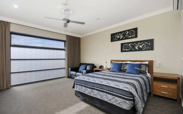 Bridges on Argyle Motel & Apartments