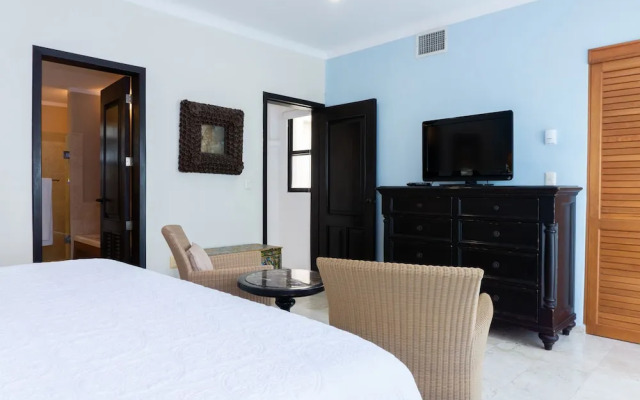 Royal Palms 8 2 Bedroom Condo by RedAwning