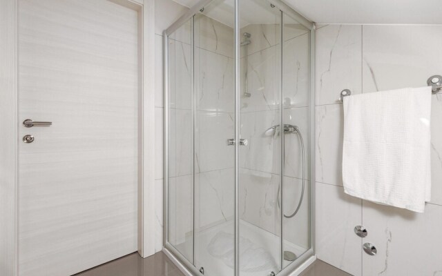 Awesome Apartment in Pobri With 4 Bedrooms, Wifi and Jacuzzi