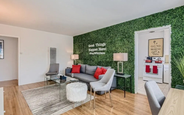 Signature KING 1BR In Top Beach Location (AB)