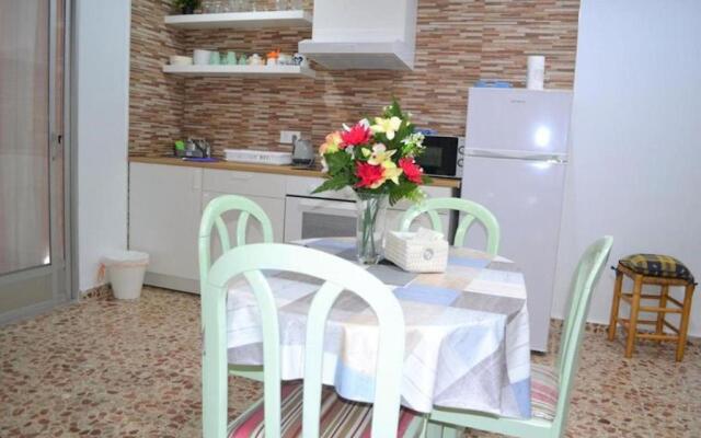 Beautiful 1 Bedroom Apartment With Gallery and Air Conditioning Cb6yr