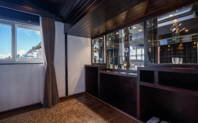 The West Gate Posada By Summit