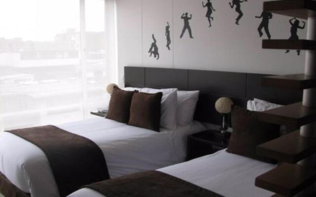 Hotel Regency Suites La Feria