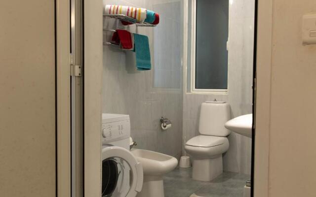 Spacious 3-bedroom apartment 30 seconds from sea