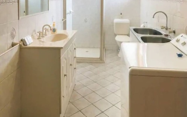 Rye Sleeps 10, Great Weekender