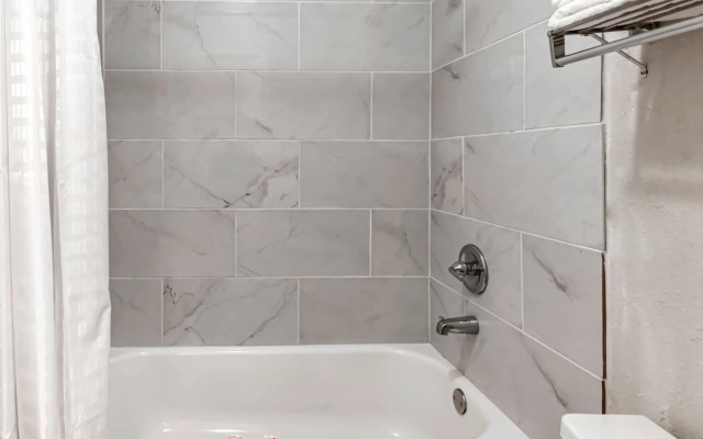 OYO Hotel Jefferson TX Hwy 59