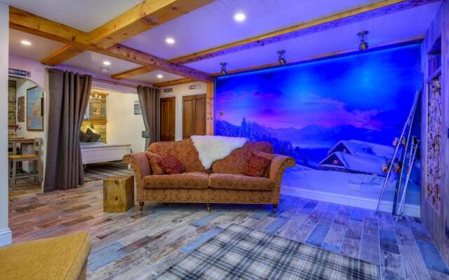 Anastasia's Secret! Cupar Swiss Alpine Style Apartment