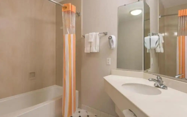 Causeway Inn - Metairie