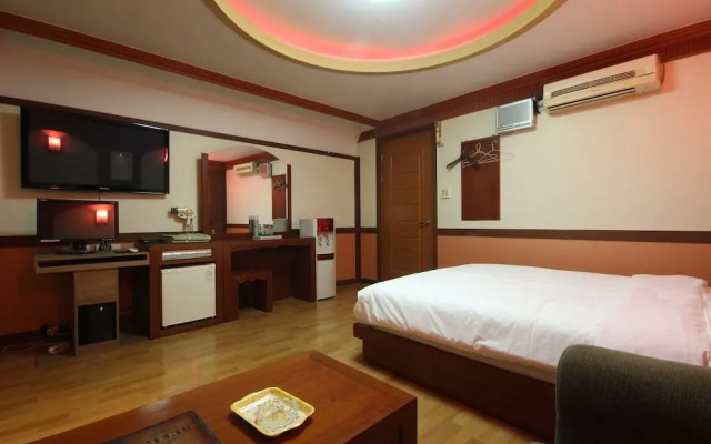 Utopia Motel