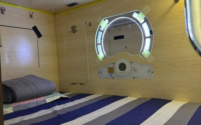 Sleep Cubee Hostel