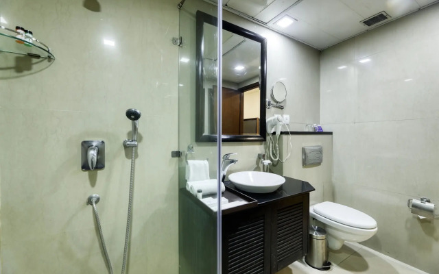 Taurus Sarovar Portico